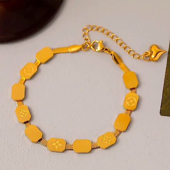 Gold Four Leaf Clover Luxury Bracelet Plate Engraved - Picture 2 of 3